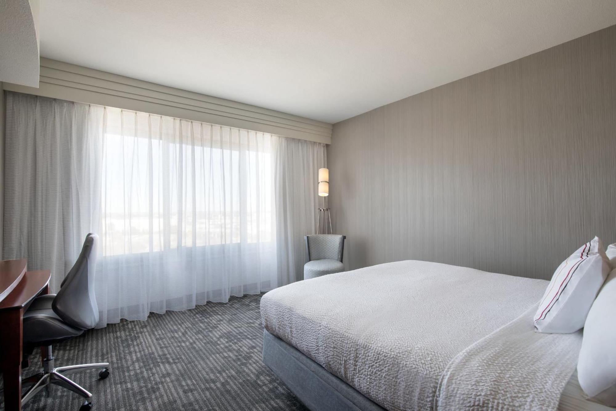 Courtyard By Marriott Fort Smith Downtown Екстериор снимка