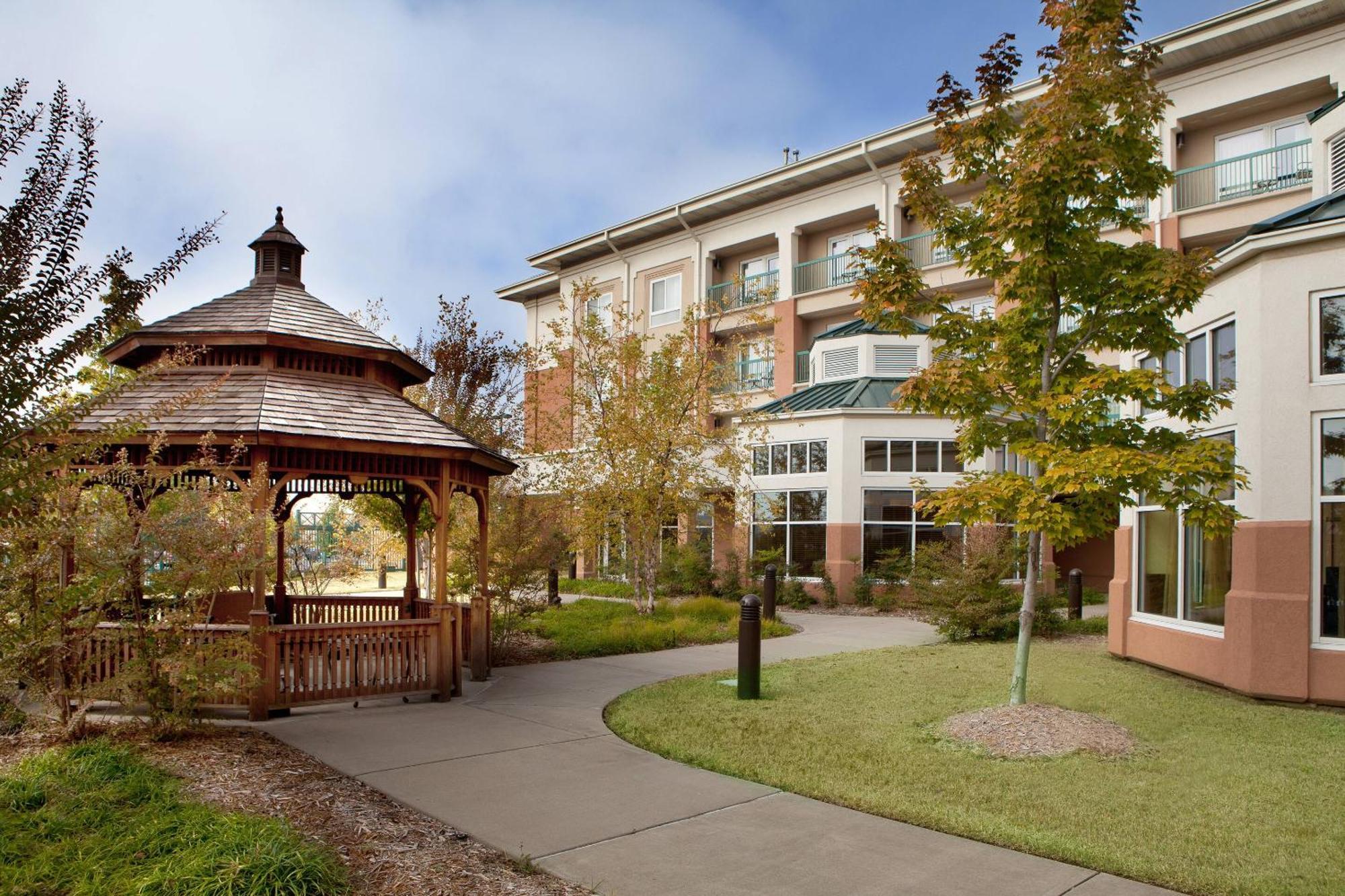 Courtyard By Marriott Fort Smith Downtown Екстериор снимка
