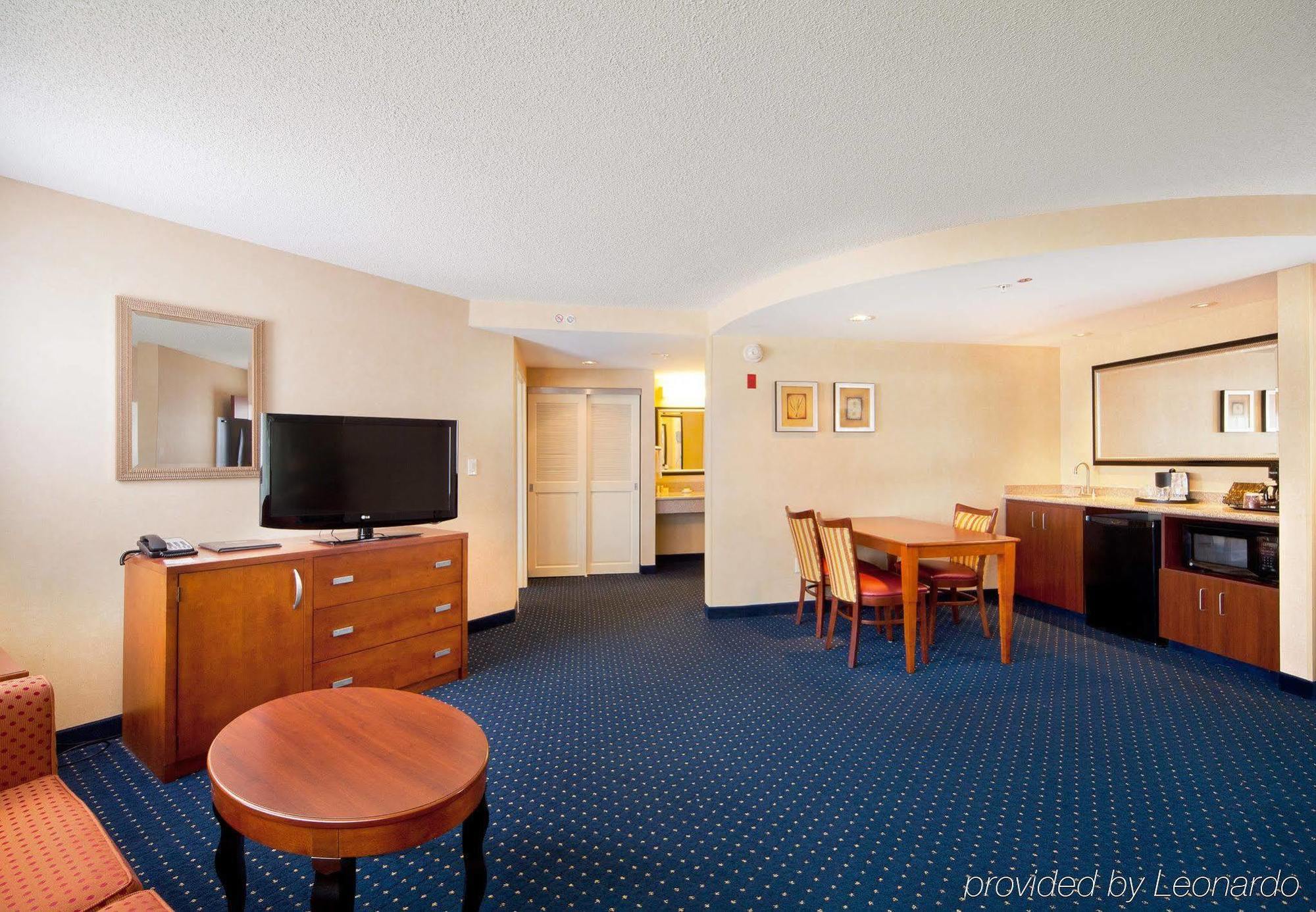 Courtyard By Marriott Fort Smith Downtown Стая снимка